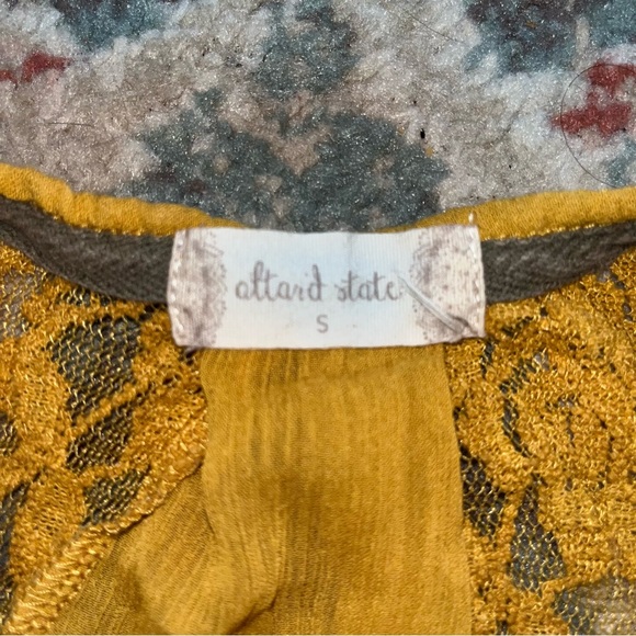 Altar’d state yellow top with lace detailing womens size S - Picture 5 of 5